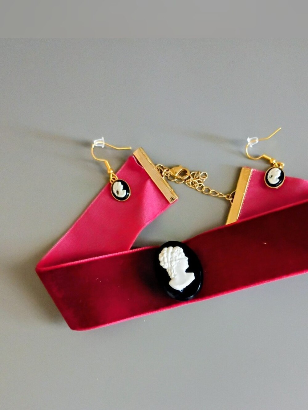 Cameo Brooch  and earrings set